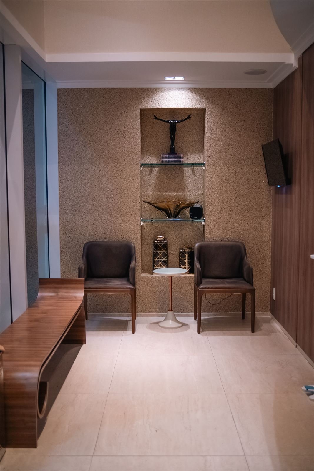 Corredor e sala de espera da Clínica Virtuli